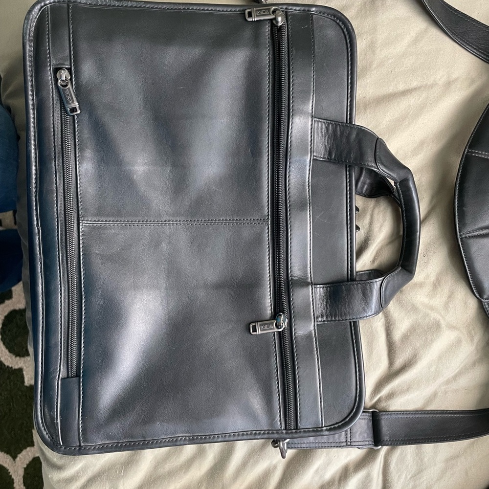 TUMI Sleek Black Leather Briefcase - Picture 2 of 5